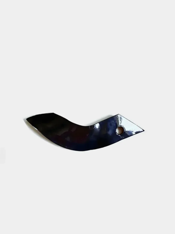 Rotary tiller blade